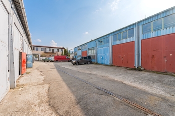 exteriér haly - Prodej pozemku 2749 m², Nová Dubnica