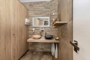 Pronájem obchodních prostor 177 m², Praha 8 - Libeň