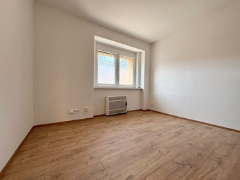 Pokoj č. 1 - Prodej bytu 3+kk v osobním vlastnictví 82 m², Žatec