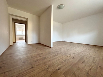 Obývací pokoj - Prodej bytu 3+kk v osobním vlastnictví 82 m², Žatec