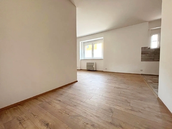 obývací pokoj - Prodej bytu 3+kk v osobním vlastnictví 82 m², Žatec