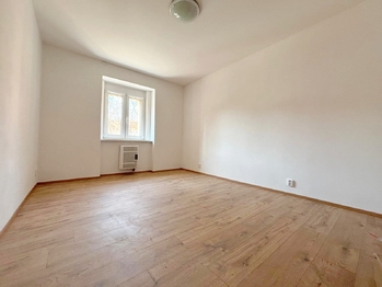 Pokoj č. 2 - Prodej bytu 3+kk v osobním vlastnictví 82 m², Žatec