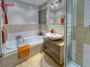 Prodej domu 320 m², Lutín