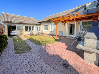 Prodej domu 320 m², Lutín