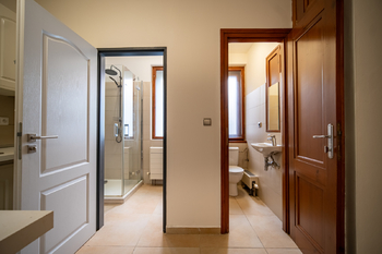 samostatná toaleta - Prodej domu 188 m², Praha 9 - Hloubětín