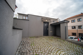 Nebytový prostor č.2 - Prodej domu 188 m², Praha 9 - Hloubětín