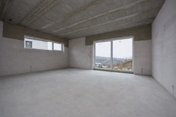 Obývací pokoj s kuchyní - Prodej domu 199 m², Jílové u Prahy