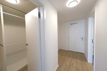 2. pohled na chodbu - Pronájem bytu 2+kk v osobním vlastnictví 63 m², Praha 9 - Hloubětín