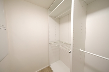 šatna - Pronájem bytu 2+kk v osobním vlastnictví 63 m², Praha 9 - Hloubětín