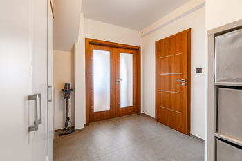 Chodba - Prodej bytu 3+kk v osobním vlastnictví 110 m², Praha 10 - Vršovice