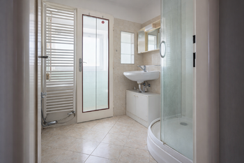 Koupelna 1. patro - Prodej domu 177 m², Kolín