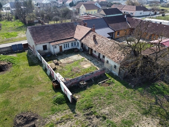 Pohled Dron dvůr - Prodej domu 120 m², Hrabětice