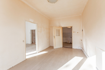 Pokoj II - Prodej bytu 2+kk v osobním vlastnictví 47 m², Praha 8 - Libeň