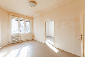 Pokoj II - Prodej bytu 2+kk v osobním vlastnictví 47 m², Praha 8 - Libeň