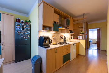 Pohled od stolu - Prodej bytu 4+1 v osobním vlastnictví 83 m², Žatec