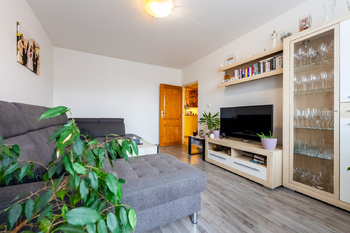 Obývací pokoj - Prodej bytu 4+1 v osobním vlastnictví 83 m², Žatec