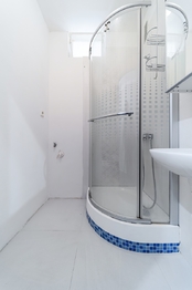 Koupelna - Pronájem bytu 2+1 v družstevním vlastnictví 56 m², Karviná