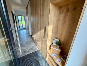 vstup do domu s čistící zónou - Prodej domu 91 m², Malovice