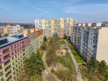 Lokalita: letecký pohled - Prodej bytu 3+1 v osobním vlastnictví 76 m², Praha 4 - Modřany