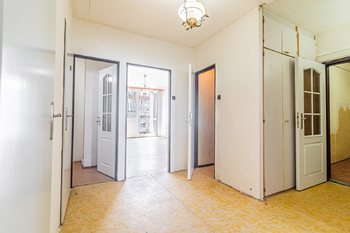 Chodba - Prodej bytu 3+1 v osobním vlastnictví 76 m², Praha 4 - Modřany