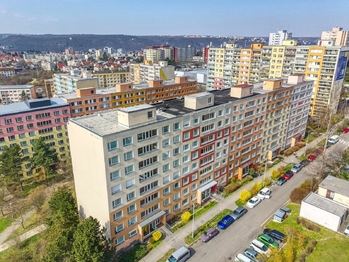Mazancova: letecký pohled - Prodej bytu 3+1 v osobním vlastnictví 76 m², Praha 4 - Modřany
