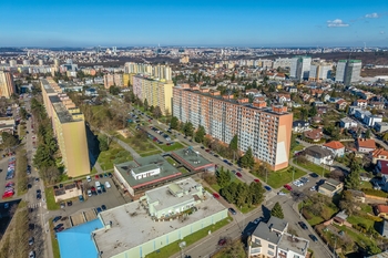 Dron - pohled na blok - Prodej bytu 2+kk v osobním vlastnictví 43 m², Praha 4 - Kamýk