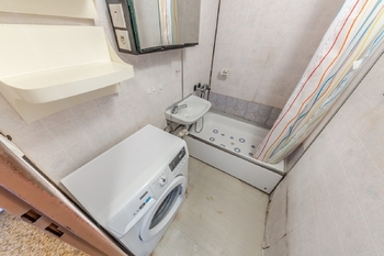 Koupelna - Prodej bytu 2+kk v osobním vlastnictví 43 m², Praha 4 - Kamýk