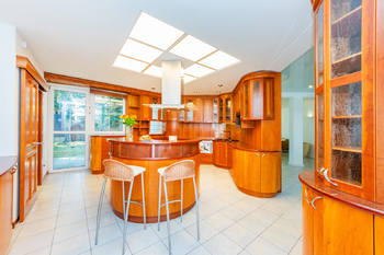 Prodej domu 433 m², Praha 10 - Benice