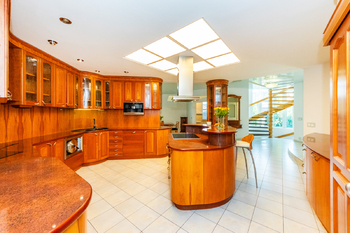 Prodej domu 433 m², Praha 10 - Benice