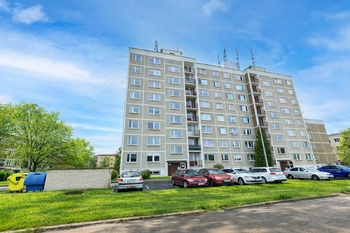 Pohled na dům - Pronájem bytu 3+1 v osobním vlastnictví 86 m², Ústí nad Labem 