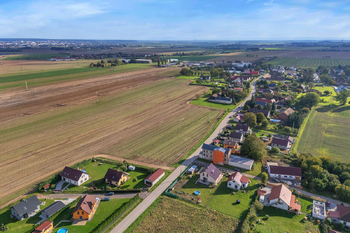 Prodej pozemku 1671 m², Všestary