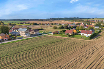 Prodej pozemku 1671 m², Všestary