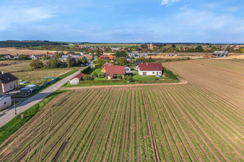 Prodej pozemku 1671 m², Všestary