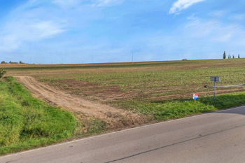 Prodej pozemku 1671 m², Všestary