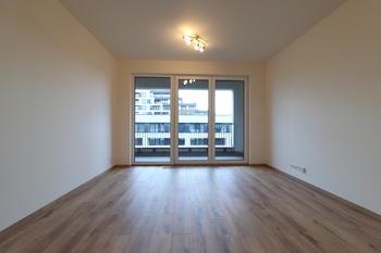 Obývací pokoj + kk - Pronájem bytu 1+kk v osobním vlastnictví 35 m², Praha 9 - Hloubětín