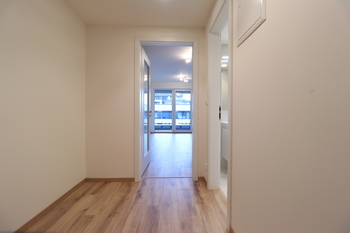 Předsíň - Pronájem bytu 1+kk v osobním vlastnictví 35 m², Praha 9 - Hloubětín