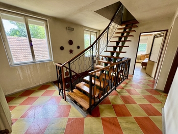 Chodba 1. patro - Prodej domu 201 m², Číčovice