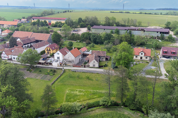 Dron - pohled na dům - Prodej domu 201 m², Číčovice