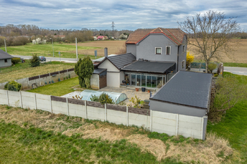 Pohled zadní dron - Prodej domu 145 m², Trnávka