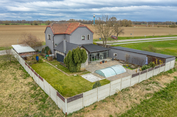 Pohled zadní 2 dron - Prodej domu 145 m², Trnávka