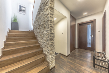 Chodba se zádveřím - Prodej domu 145 m², Trnávka