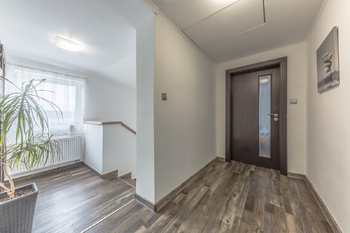 chodba 1. patro - Prodej domu 145 m², Trnávka