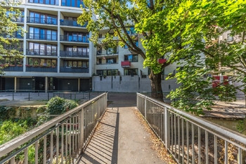 Pohled od Botiče - Prodej bytu 2+kk v osobním vlastnictví 70 m², Praha 4 - Michle