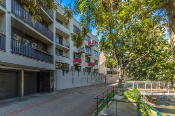 Pohled z ulice - Prodej bytu 2+kk v osobním vlastnictví 70 m², Praha 4 - Michle