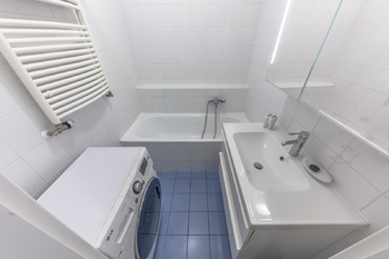 Koupelna - Prodej bytu 2+kk v osobním vlastnictví 70 m², Praha 4 - Michle