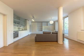 Pohled od ložnice - Prodej bytu 2+kk v osobním vlastnictví 70 m², Praha 4 - Michle