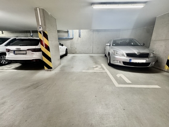Garážové stání - Prodej bytu 2+kk v osobním vlastnictví 70 m², Praha 4 - Michle