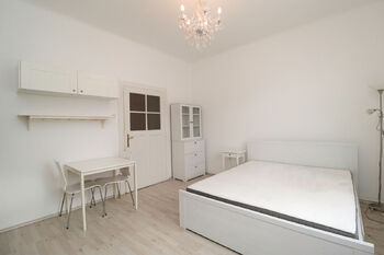 Obývací pokoj - Pronájem bytu 1+kk v osobním vlastnictví 26 m², Praha 7 - Holešovice