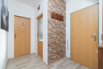 Předsíň - Prodej bytu 2+kk v osobním vlastnictví 59 m², Plzeň
