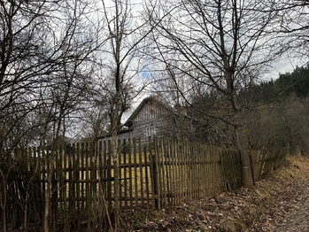 pohled na chalupu z kraje zahrady - Prodej chaty / chalupy 116 m², Klokočov